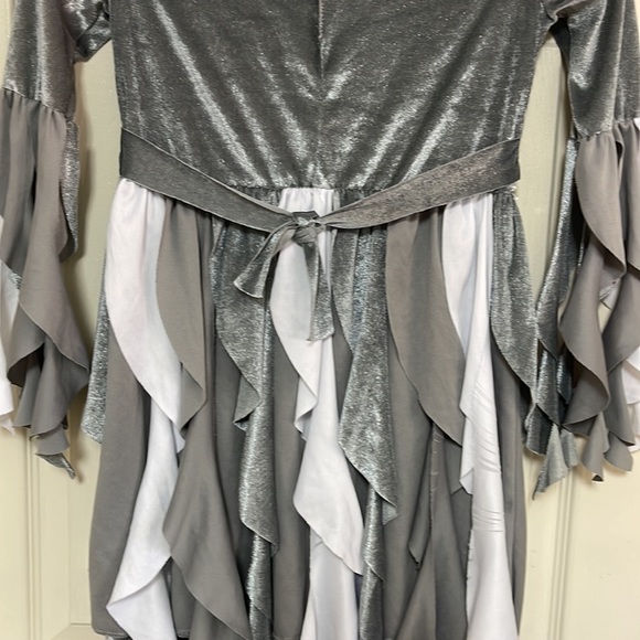 Costume. Girls size medium. See pictures! Used condition! - Picture 12 of 12